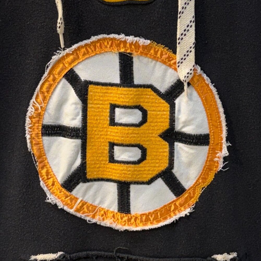 Boston Bruins CCM Pro Black Gold Distressed Hoodie Sweatshirt Size XL - Picture 3 of 7